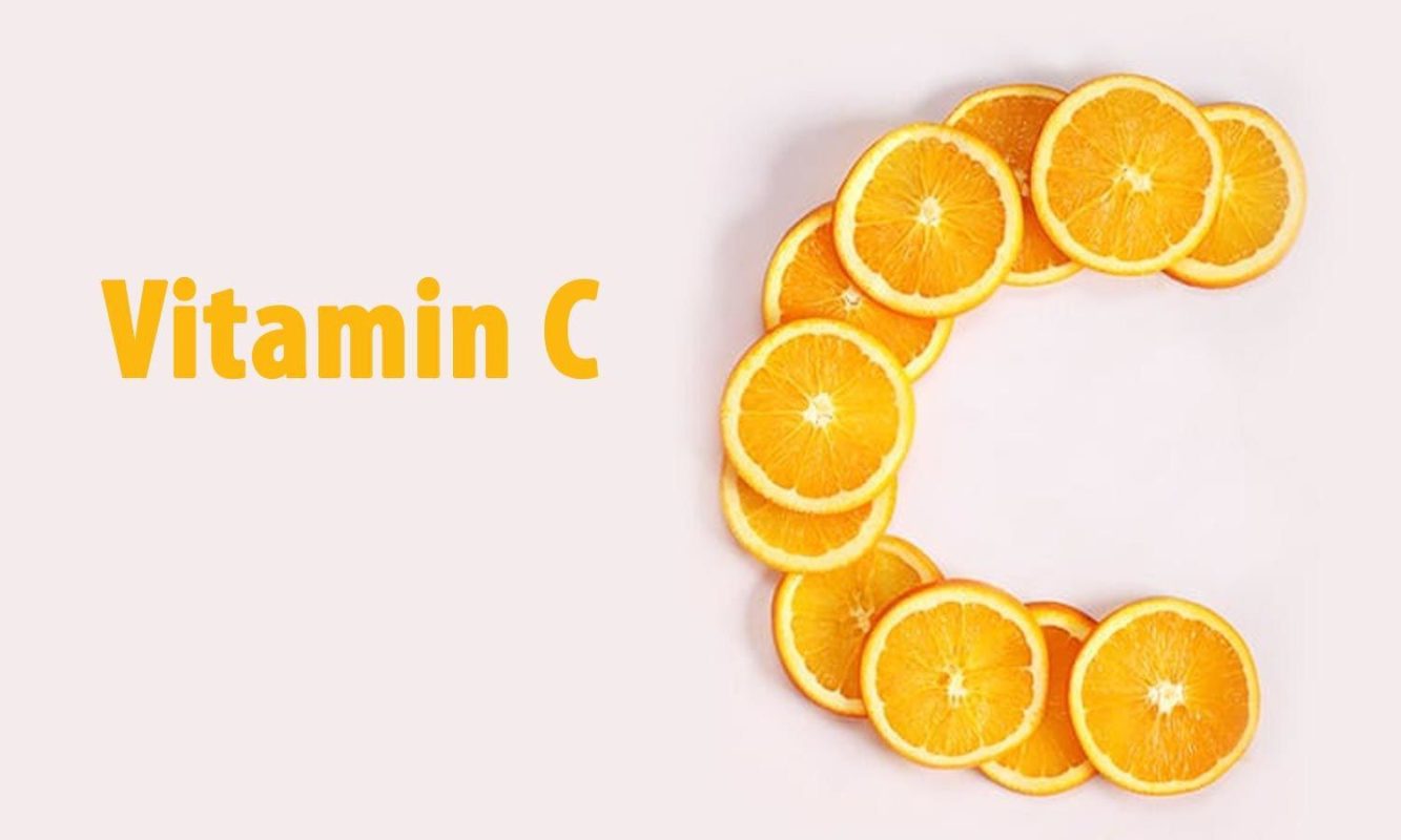 Vitamin C là hoạt chất vàng giúp sáng da, chống oxy hóa nhưng cần dùng đúng cách để tránh kích ứng.
