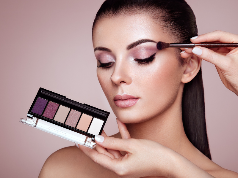 Mẹo Dữ Lớp Trang Điểm Mắt, Lông Mày Và Môi Không Bị Lem Luốc