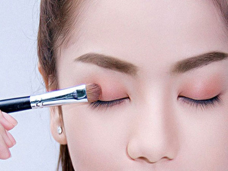 Hướng dẫn các bước chuẩn bị trước khi trang điểm tự nhiên