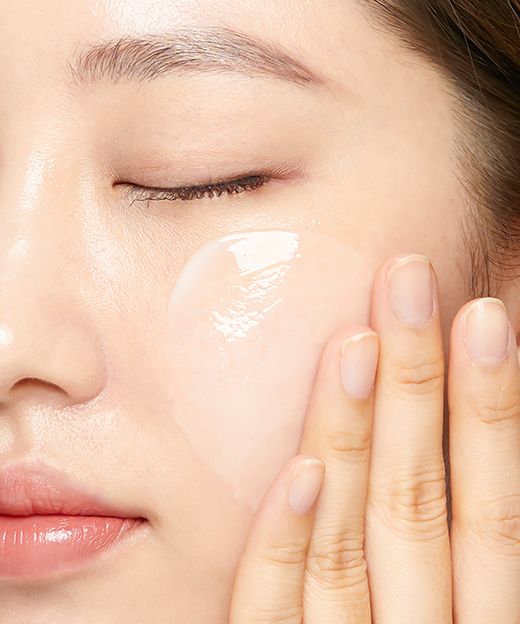Luôn bảo vệ da kỹ lưỡng bằng kem chống nắng phổ rộng vào ban ngày.